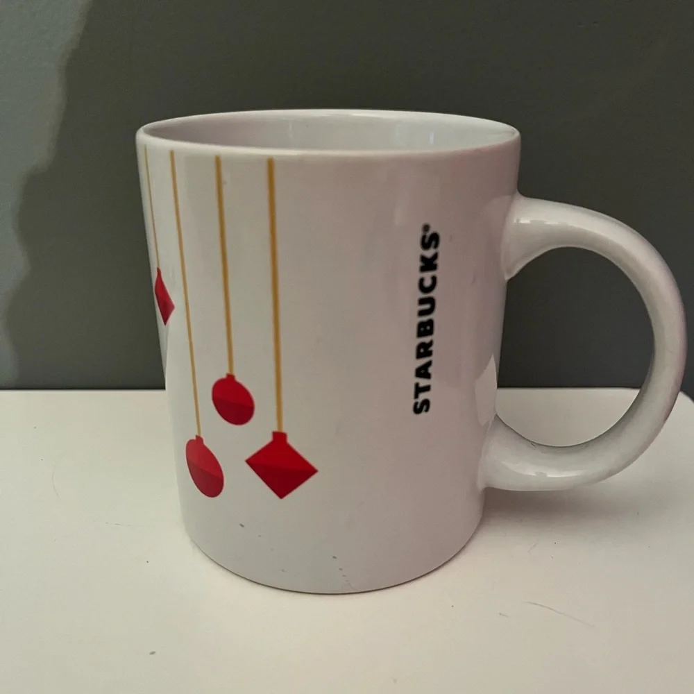 Starbucks 10.8 oz Christmas Coffee Mug Cup White w Red Ornament Mug Gold Strands